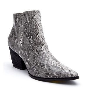 Coconuts by Matisse Astoria bootie